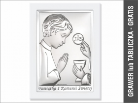Pamiątka I Komunii Św. z chłopczykiem przyjmującym Komunię - srebrny obrazek na białym drewnie 6491W